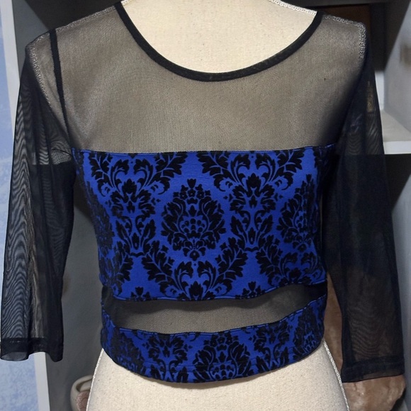🛍Bundle sale🛍Sparkle & Fade Black and Blue Patterned Crop Top nwot - Picture 2 of 11